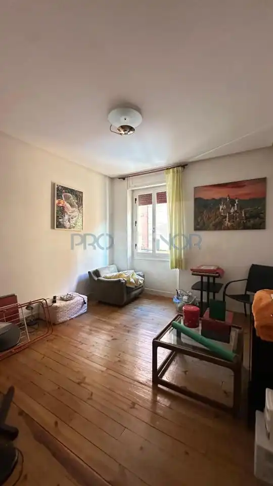 Sala de estar de Piso en venta en León Capital  con Calefacción, Terraza y Balcón
