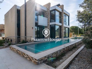 House with pool for sale in Calle Nosta Sra. De Falgars
