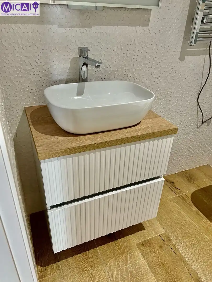 Bathroom of Flat for sale in Cádiz  with Parquet flooring, Terrace and Storage room