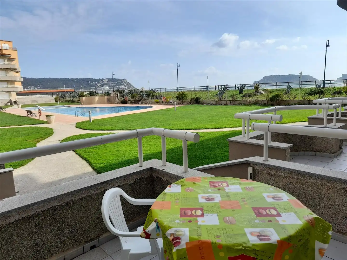 Piscina de Apartamento en venta en L'Estartit con Aire acondicionado, Calefacción y Jardín privado