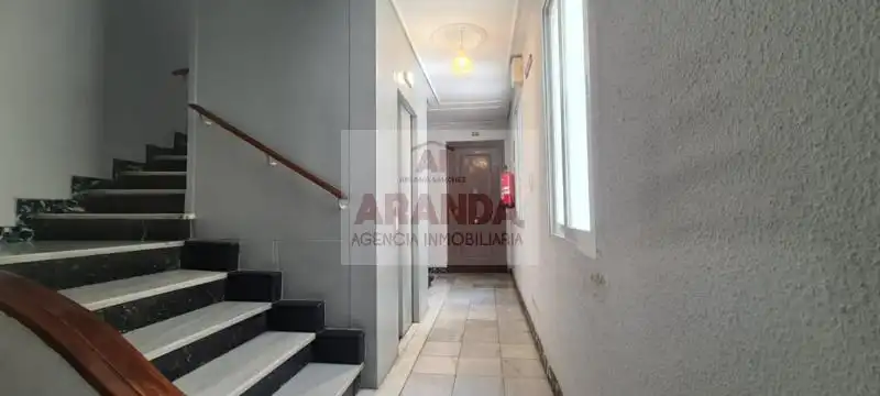 Wohnung zur Miete in Zaragoza mit Klimaanlage, Heizung und Ofen