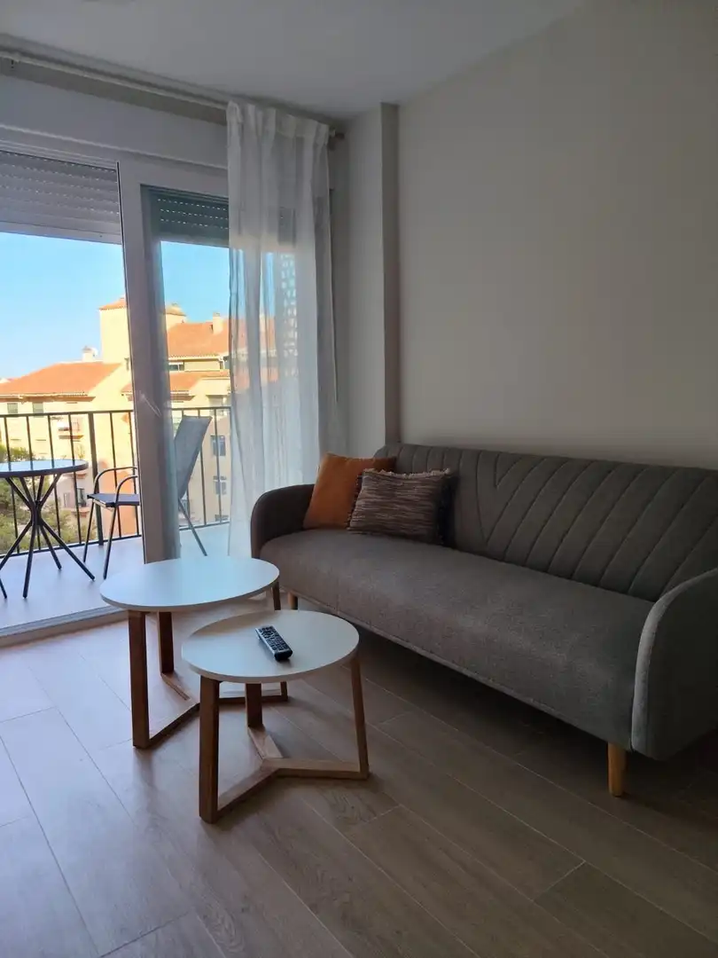 Sala de estar de Apartamento de alquiler en Fuengirola con Aire acondicionado, Terraza y Amueblado