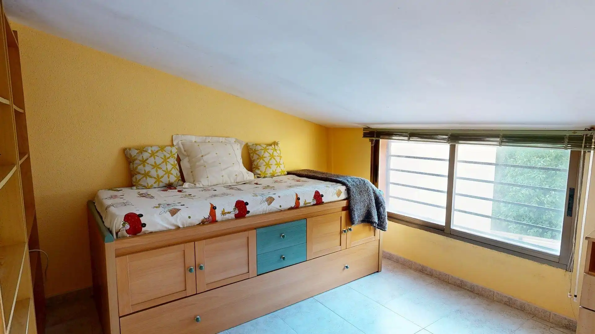 Dormitori de Casa o xalet en venda en Zaragoza amb Calefacció, Terrassa i Moblat