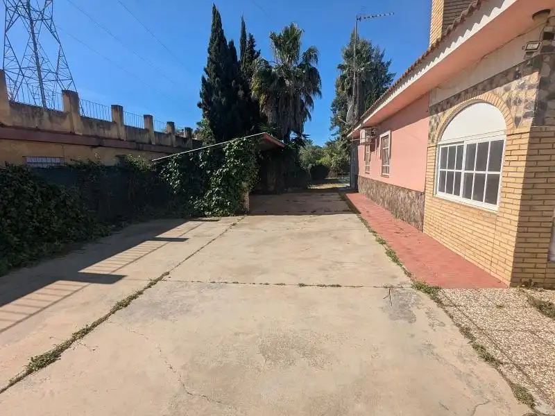 Vista exterior de Casa o chalet en venta en Alcalá de Guadaira con Jardín privado y Piscina