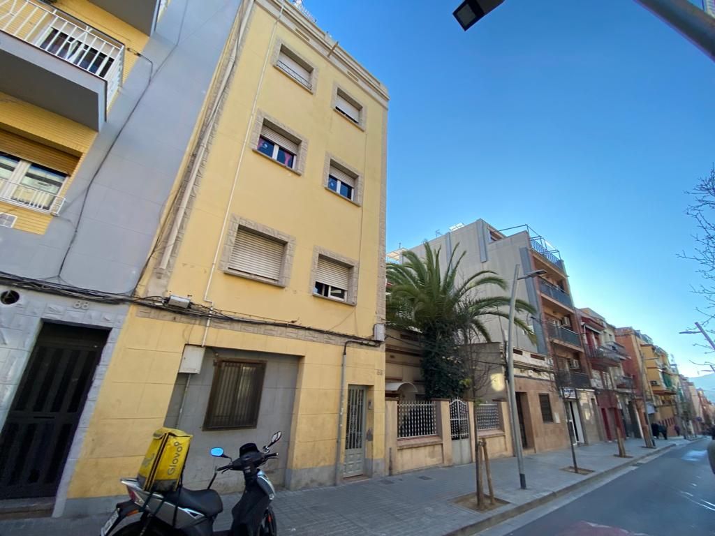 Vista exterior de Pis en venda en Santa Coloma de Gramenet