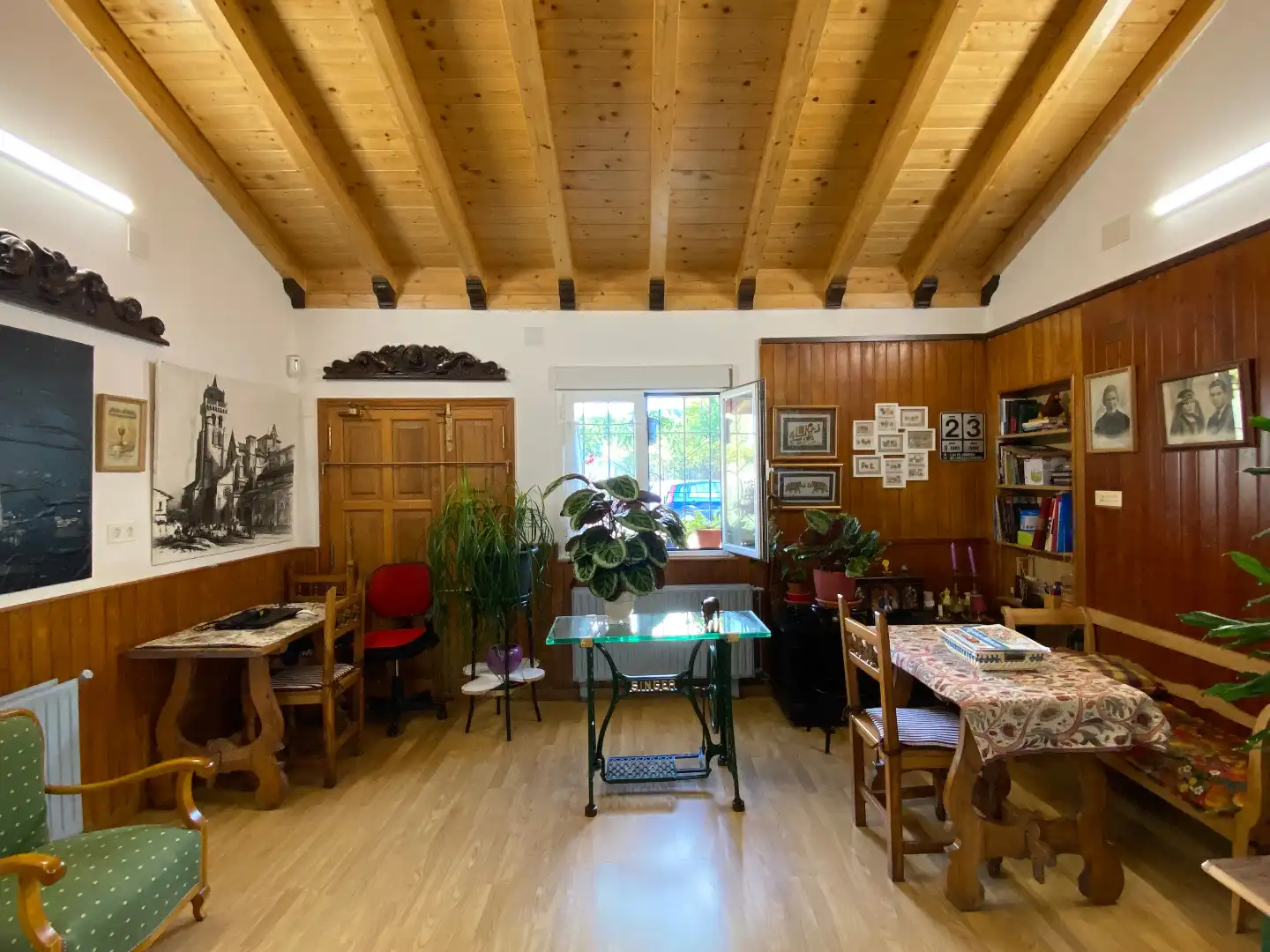 Menjador de Casa o xalet en venda en Burgos amb Parquet, Traster i Moblat