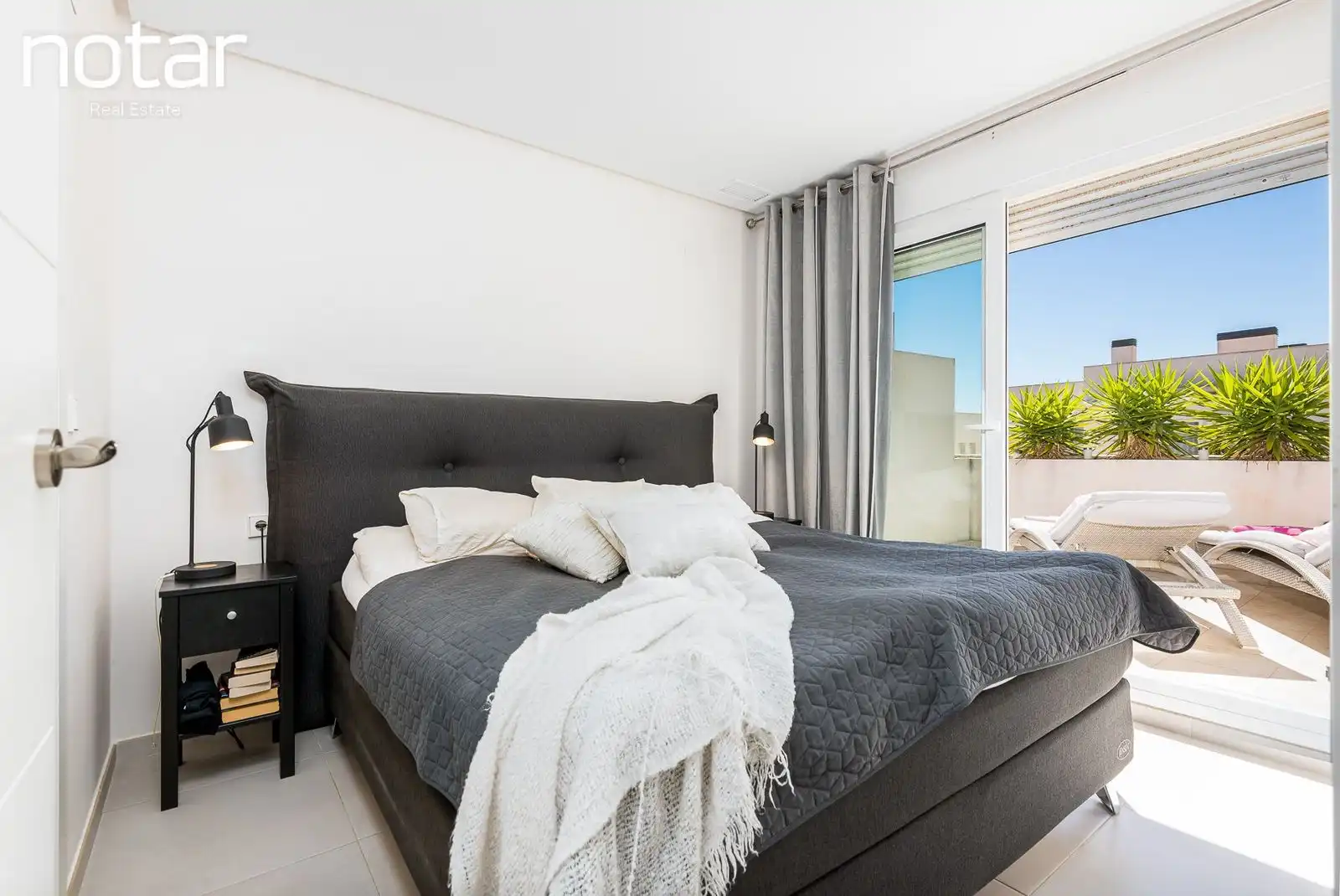 Dormitori de Casa adosada en venda en Torrevieja amb Jardí privat, Terrassa i Piscina