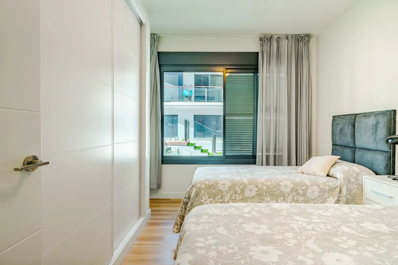 Habitación de Apartamento en venta en Estepona con Aire acondicionado, Calefacción y Amueblado
