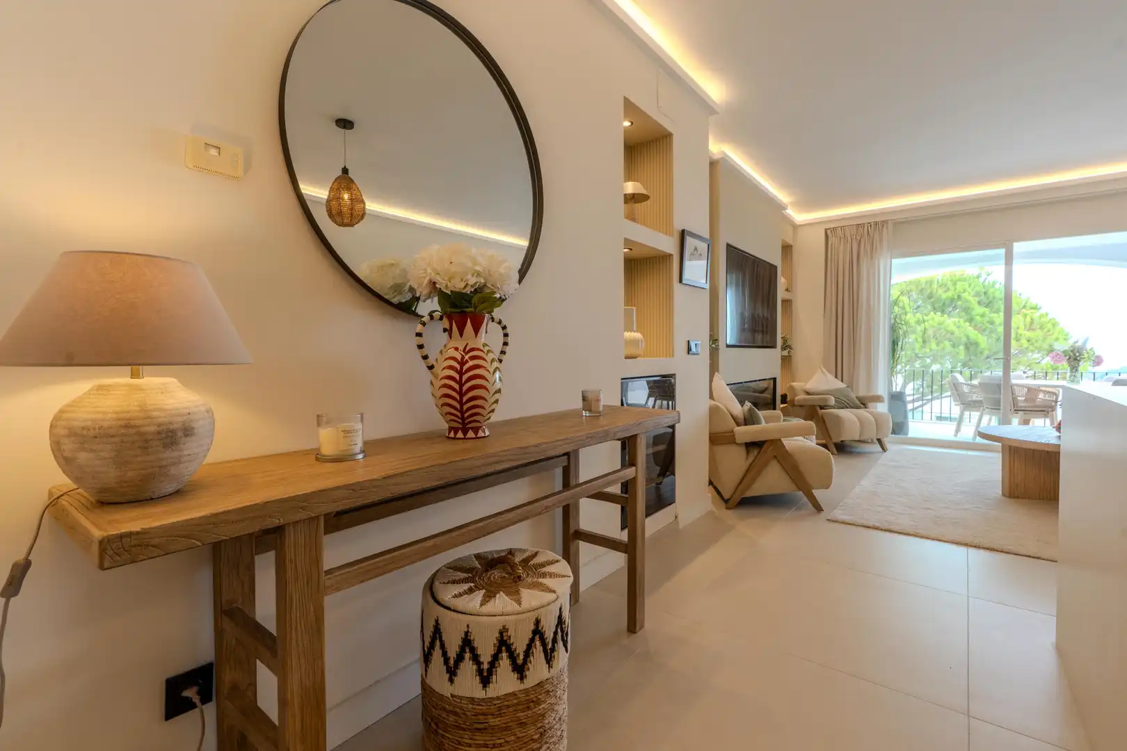 Sala de estar de Apartamento de alquiler en Benahavís con Aire acondicionado, Terraza y Piscina