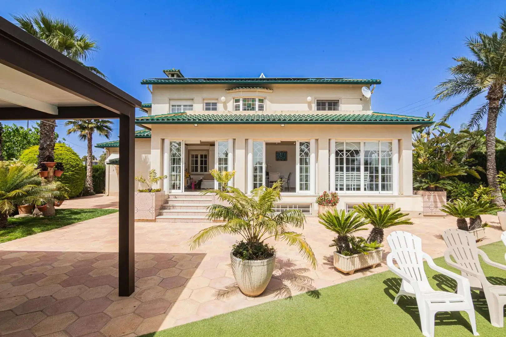 Vista exterior de Casa o chalet en venta en Elche / Elx con Jardín privado, Terraza y Piscina