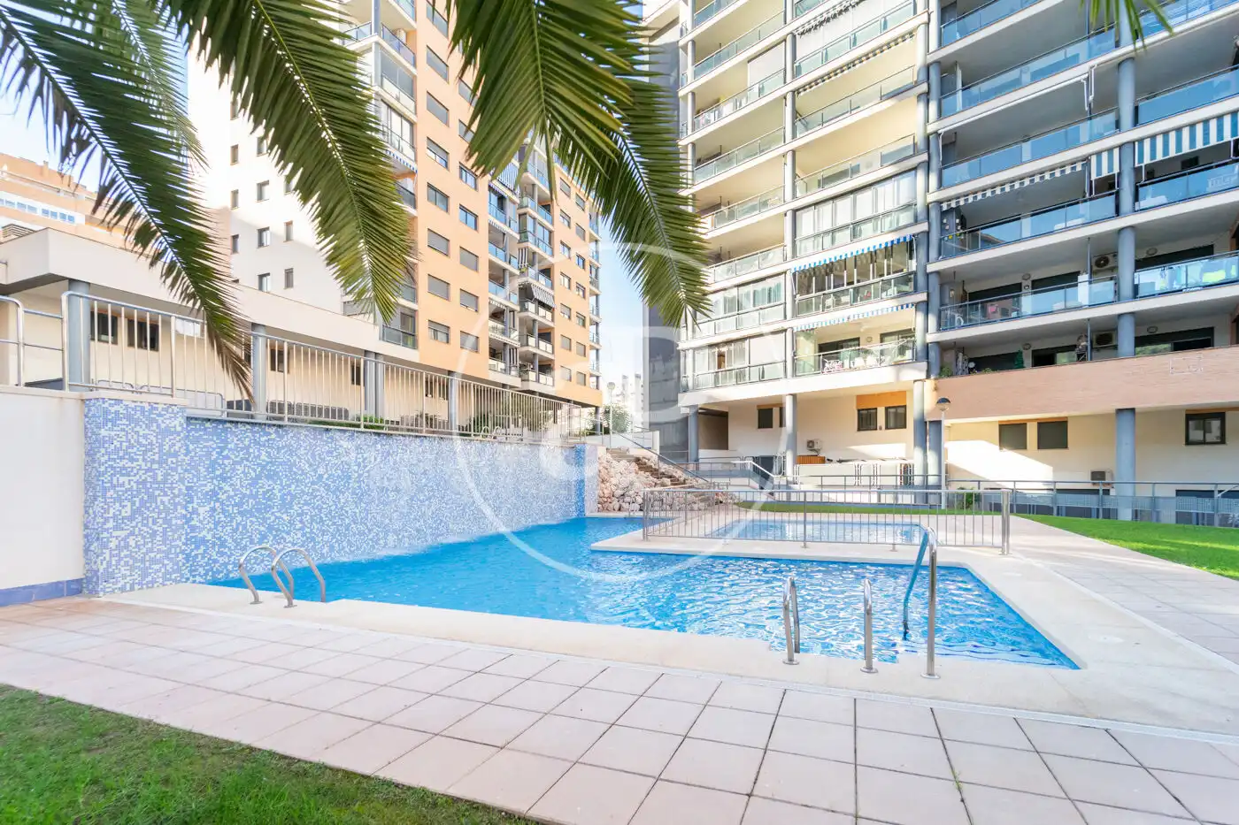 Piscina de Pis en venda en Villajoyosa / La Vila Joiosa amb Calefacció, Jardí privat i Terrassa