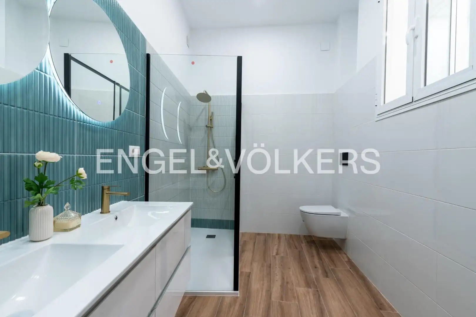 Bathroom of Flat for sale in Sevilla  with Air Conditioner, Heating and Balcony