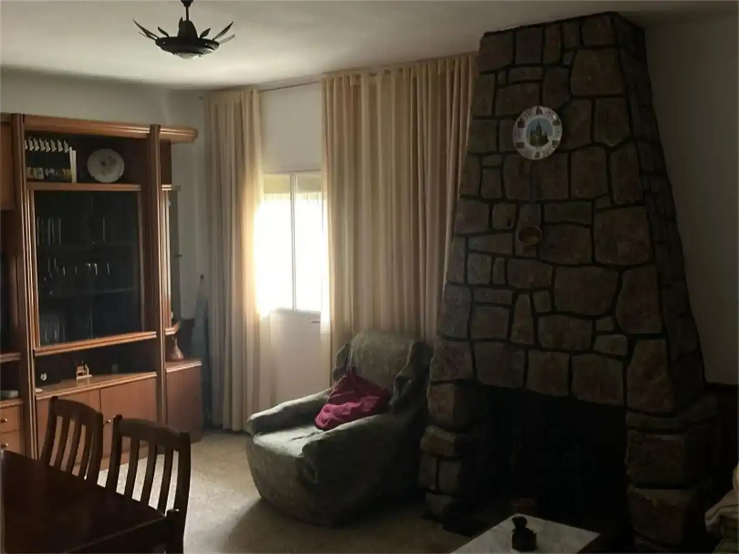 Sala d'estar de Casa o xalet en venda en Serranillos amb Jardí privat, Traster i Balcó