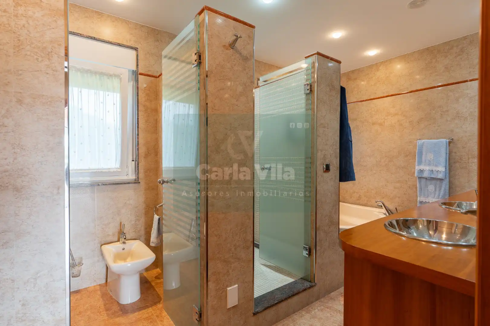 Bathroom of Houses for sale in Outeiro de Rei  with Heating, Private garden and Parquet flooring