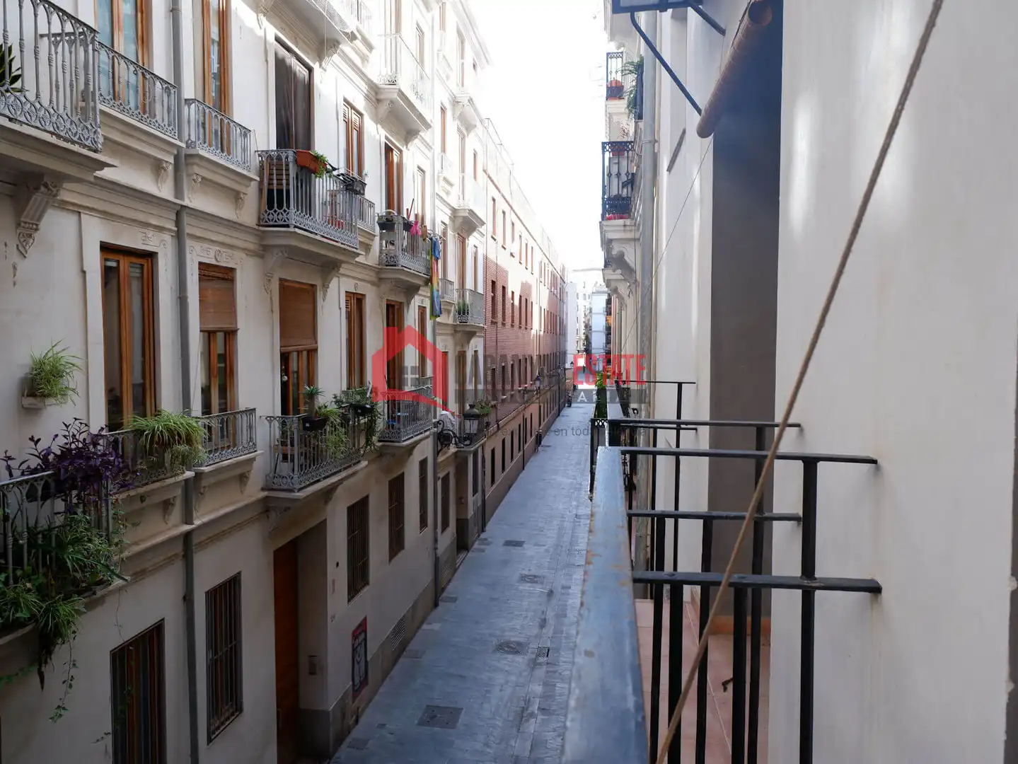 Vista exterior de Estudio de alquiler en Valencia con Aire acondicionado, Amueblado y Balcón
