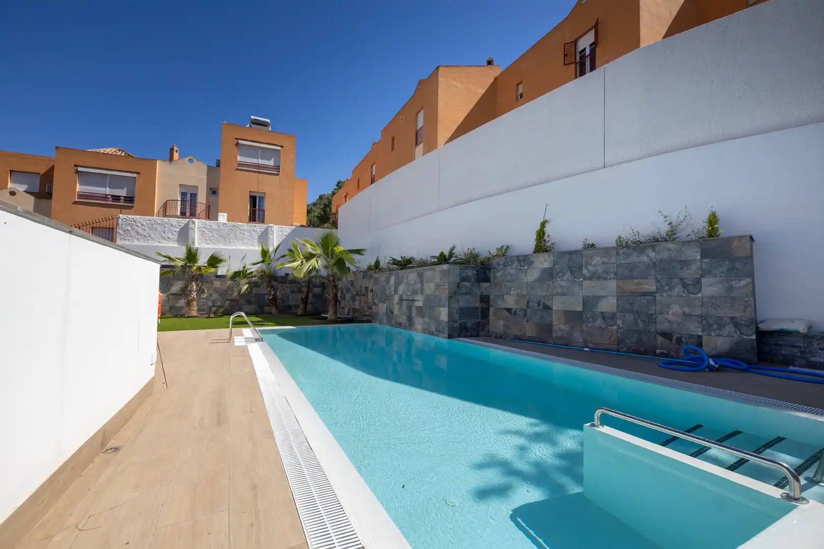 Piscina de Casa adosada de lloguer en Granada amb Aire condicionat, Calefacció i Terrassa