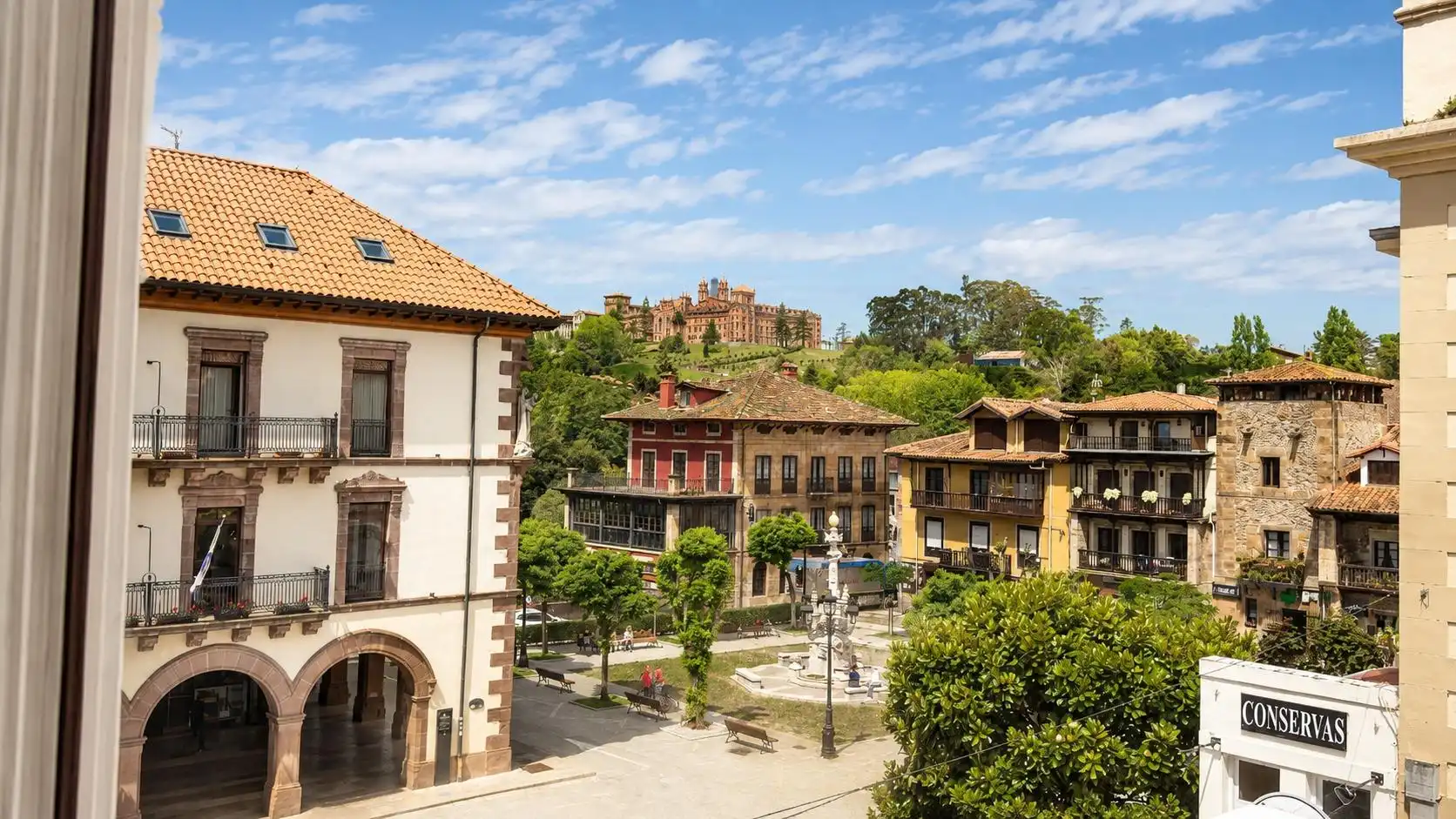 Vista exterior de Piso en venta en Comillas (Cantabria) con Calefacción