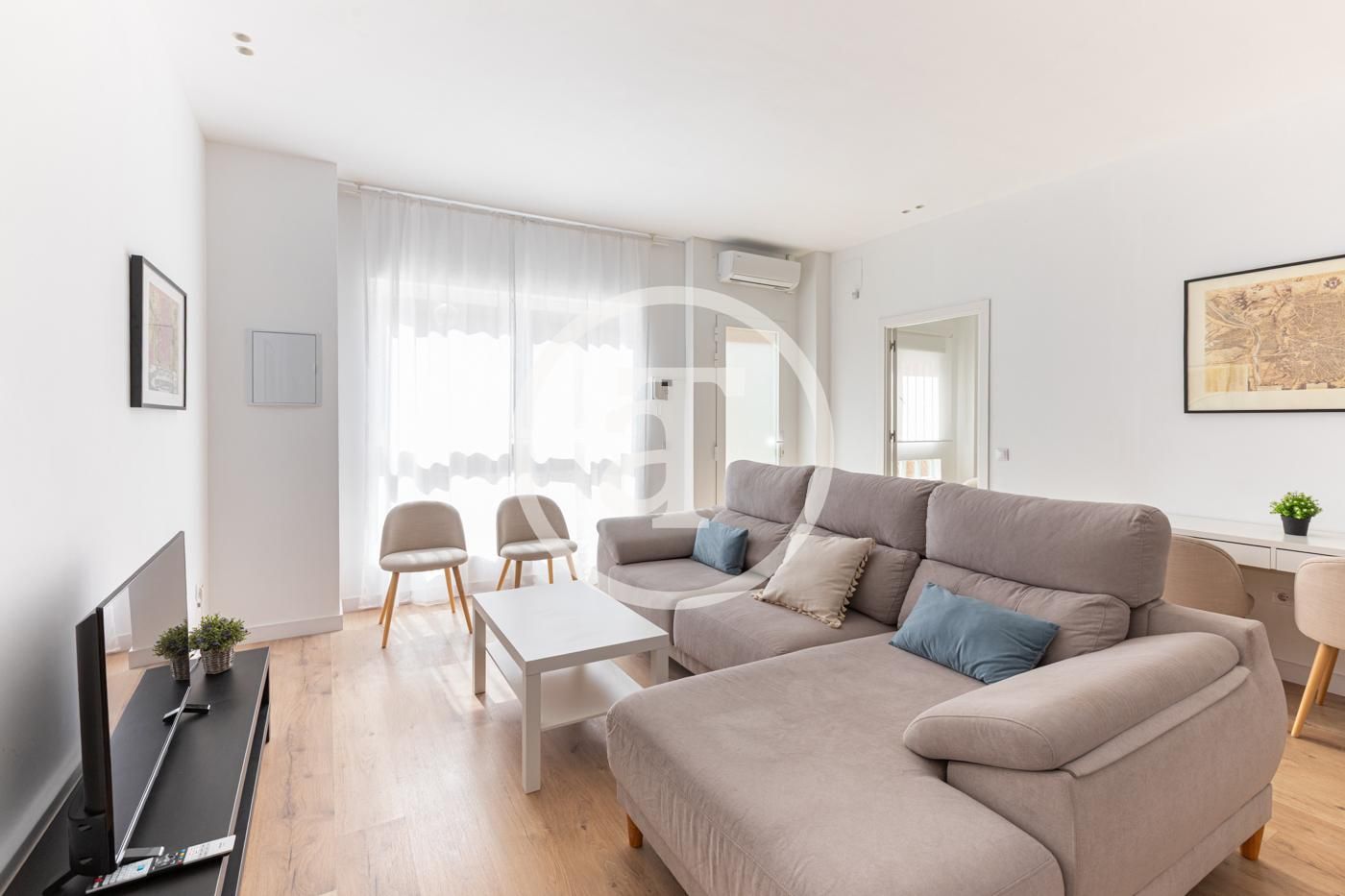 Living room of Flat to rent in  Madrid Capital  with Air Conditioner, Heating and Furnished