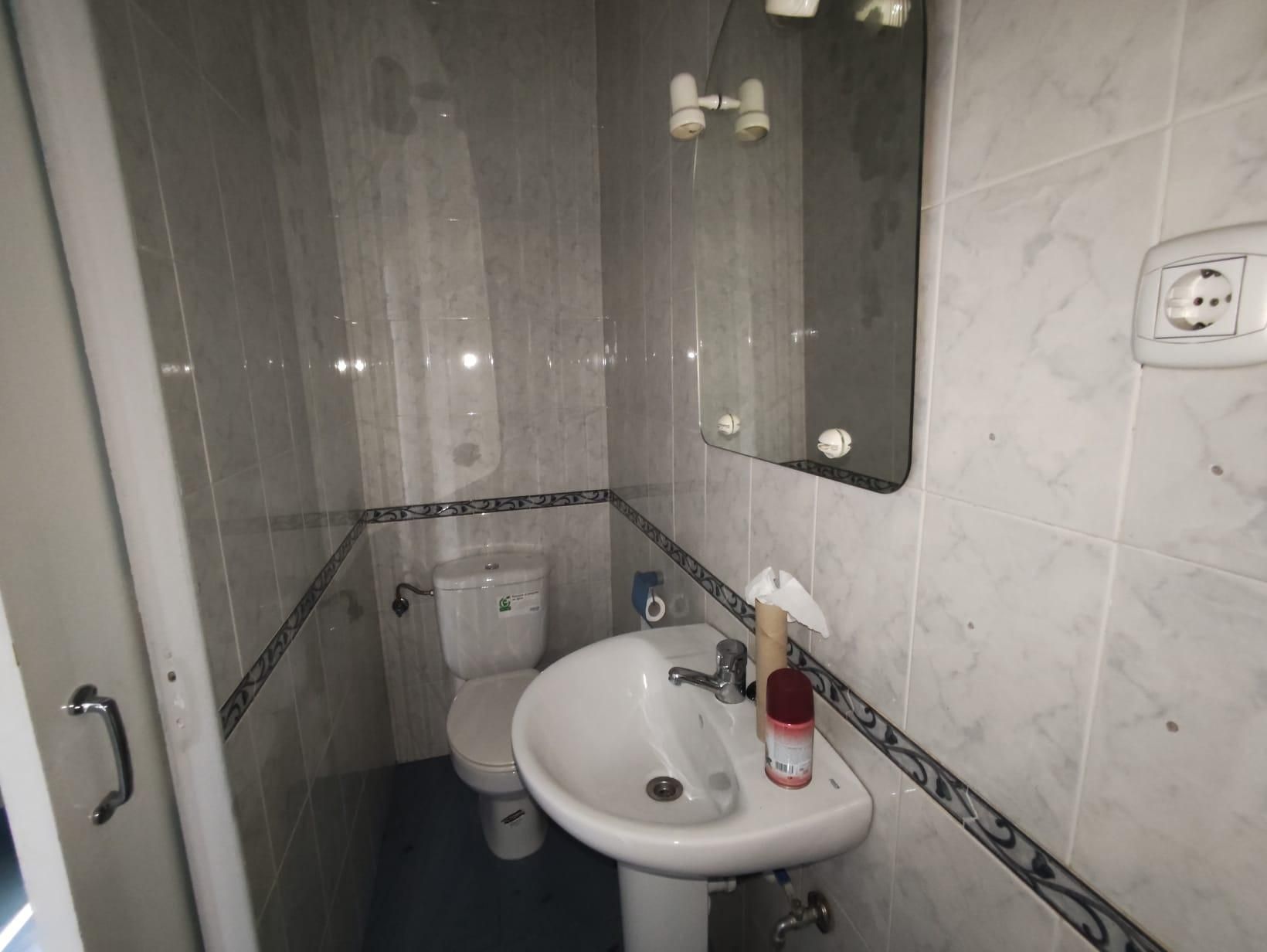Bathroom of Premises to rent in Cáceres Capital