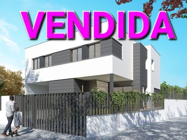 Casa pareada con balcón en venta en Carrer del Jou 6