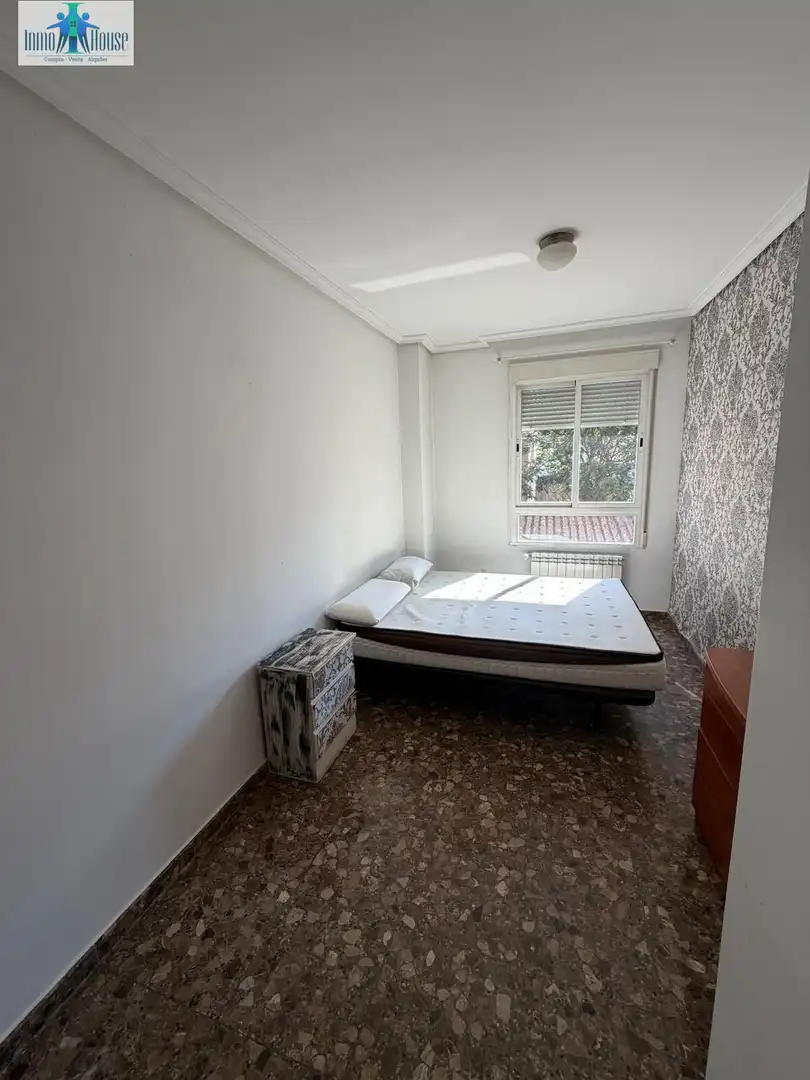 Habitación de Dúplex en venta en Albacete con Calefacción y Amueblado