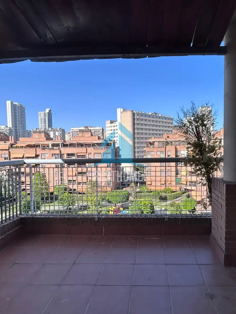 Vista exterior de Àtic de lloguer en Valencia amb Aire condicionat, Calefacció i Terrassa