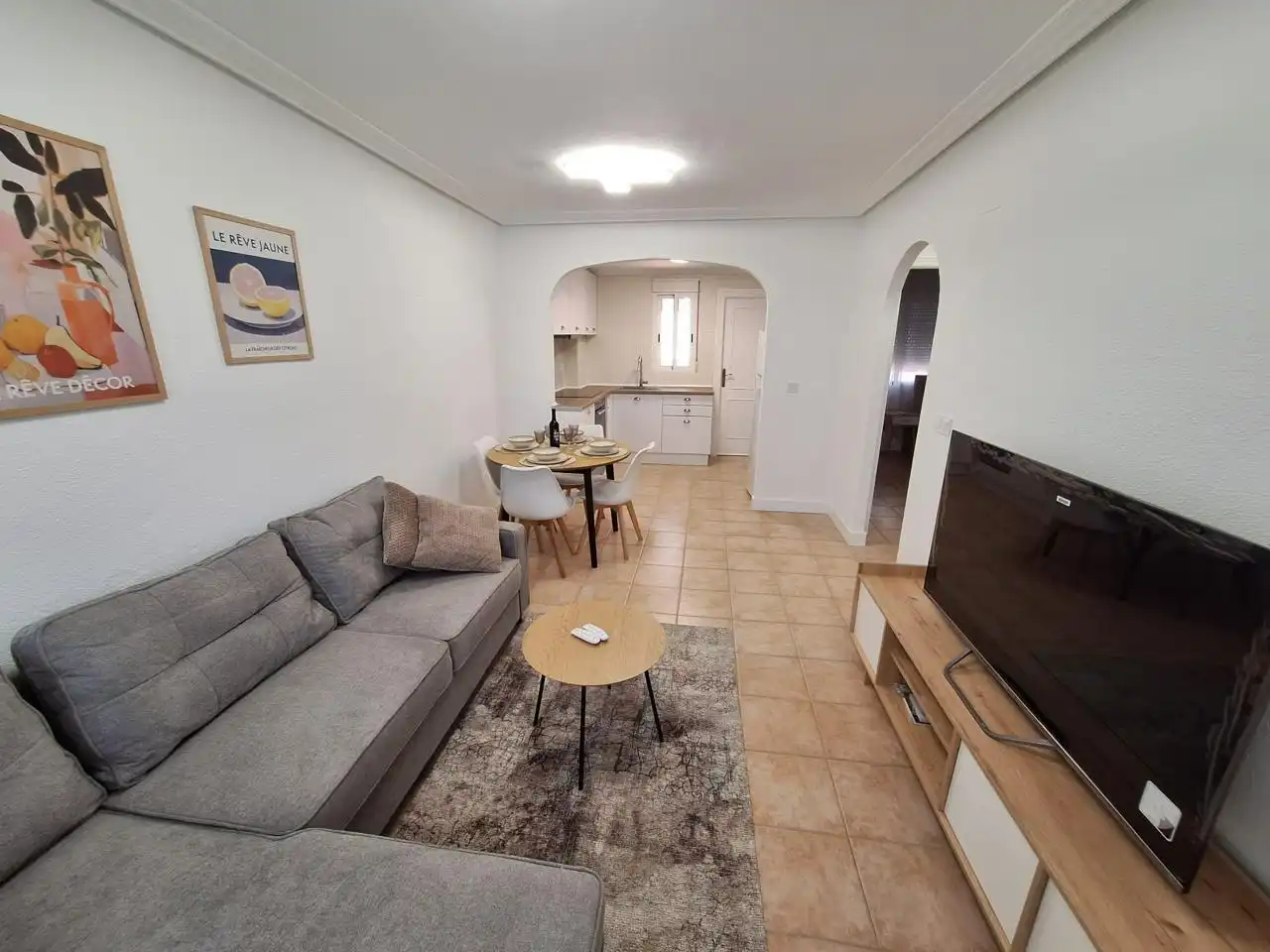 Sala d'estar de Planta baixa en venda en Torrevieja amb Terrassa, Moblat i Piscina comunitària