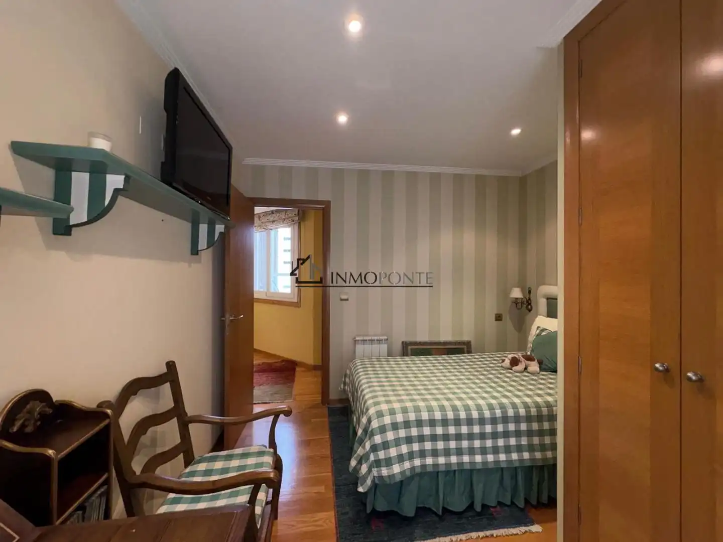 Schlafzimmer von Wohnung zur Miete in Pontevedra Capital  mit Heizung und Möbliert