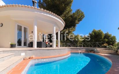 Vista exterior de Casa o xalet en venda en Callosa d'En Sarrià amb Aire condicionat, Terrassa i Piscina