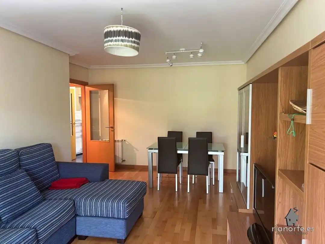 Sala de estar de Piso en venta en Ribadesella con Calefacción, Parquet y Trastero