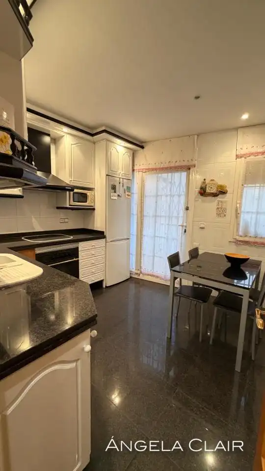 Cocina de Casa o chalet en venta en Sant Boi de Llobregat con Calefacción, Terraza y Trastero