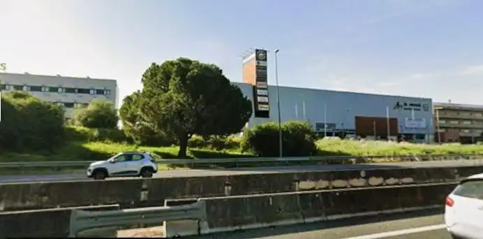 Business premises for sale in Avenida de la República Argentina, imagen 3