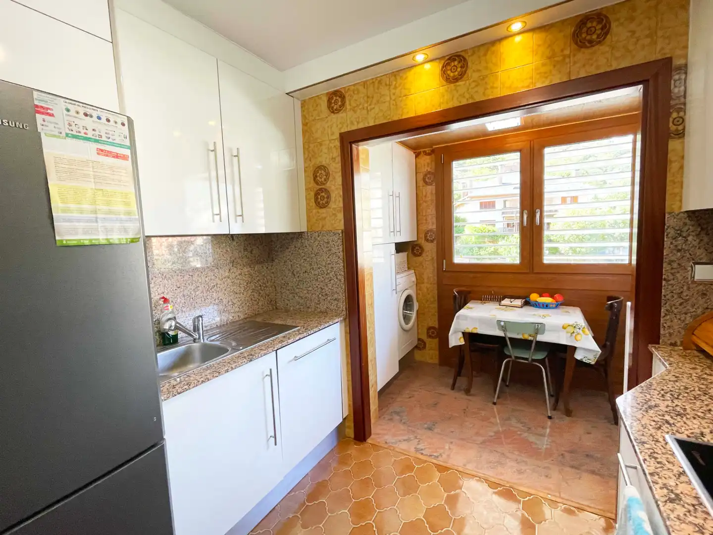Küche von Wohnung zum Verkauf in Sort mit Terrasse, Abstellraum und Möbliert
