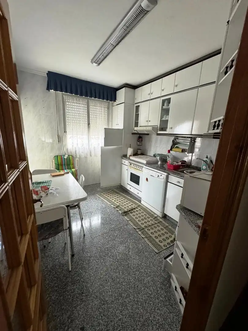 Cuina de Casa adosada en venda en Ponferrada amb Calefacció i Moblat