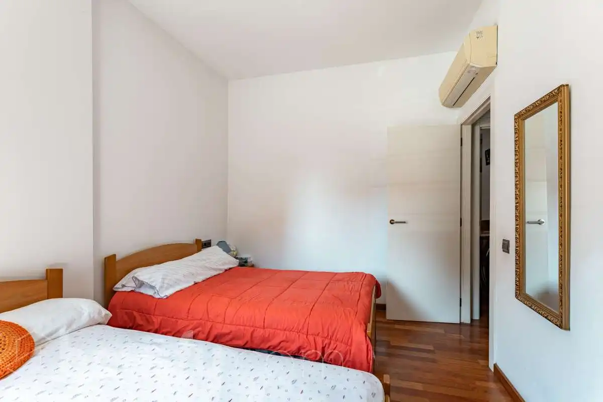 Bedroom of Ground floor for sale in Sabadell  with Air Conditioner, Heating and Parquet flooring