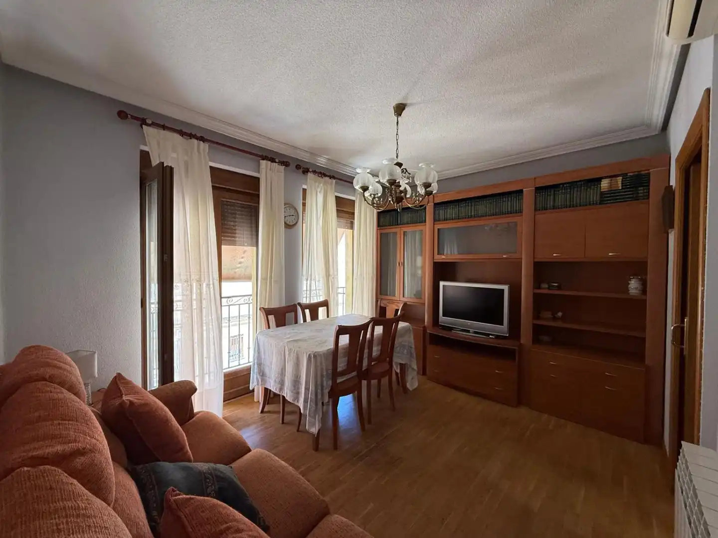 Living room of Flat for rent in Salamanca  with Air Conditioner, Heating and Parquet flooring