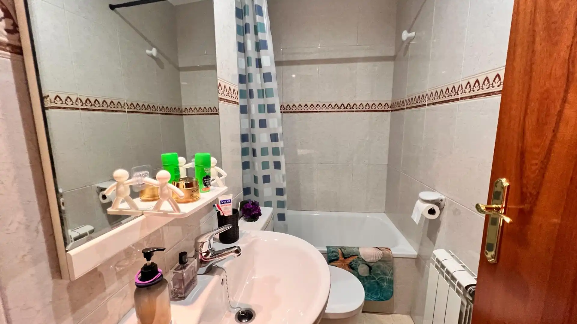 Baño de Casa adosada en venta en Cambrils con Aire acondicionado, Calefacción y Jardín privado