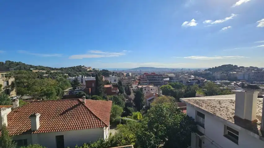 Vista exterior de Casa o xalet en venda en Barcelona amb Aire condicionat, Calefacció i Jardí privat