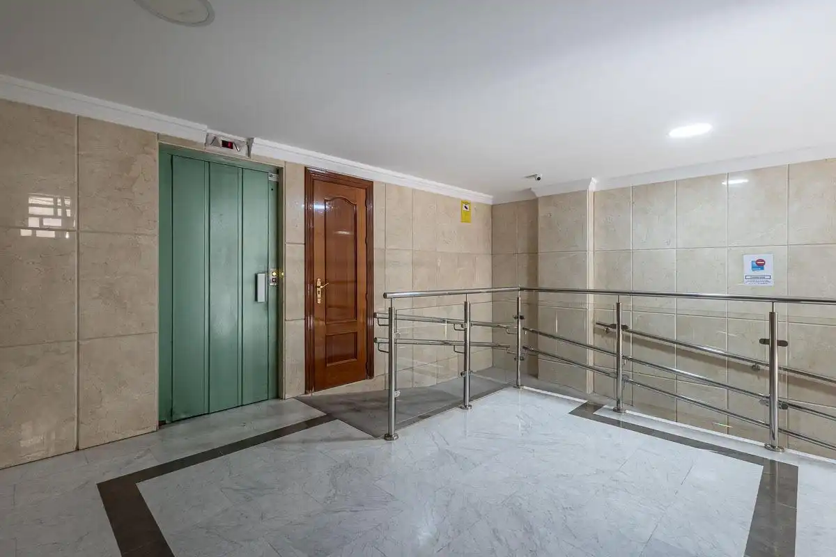 Piso con terraza en venta en Calle Almuñécar 14, imagen 30