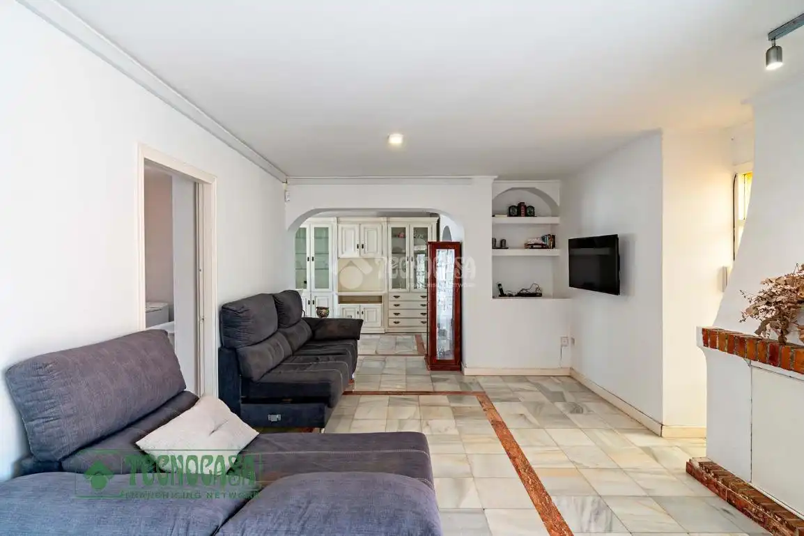 Sala d'estar de Casa o xalet en venda en Roquetas de Mar amb Calefacció, Terrassa i Alarma