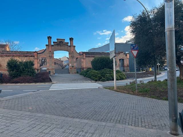 Local comercial en Alquiler en Plaça Bages en Barri Mion - Puigberenguer