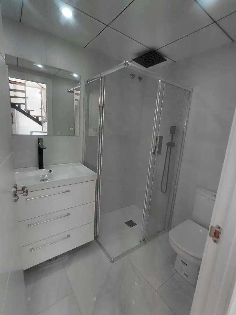 Baño de Casa o chalet de alquiler en La Nucia con Aire acondicionado, Jardín privado y Terraza