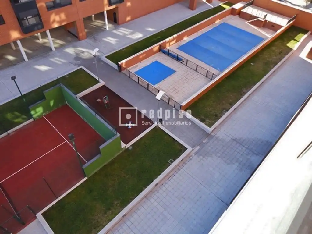 Parking de Piso de alquiler en Madrid con Aire acondicionado, Calefacción y Jardín privado