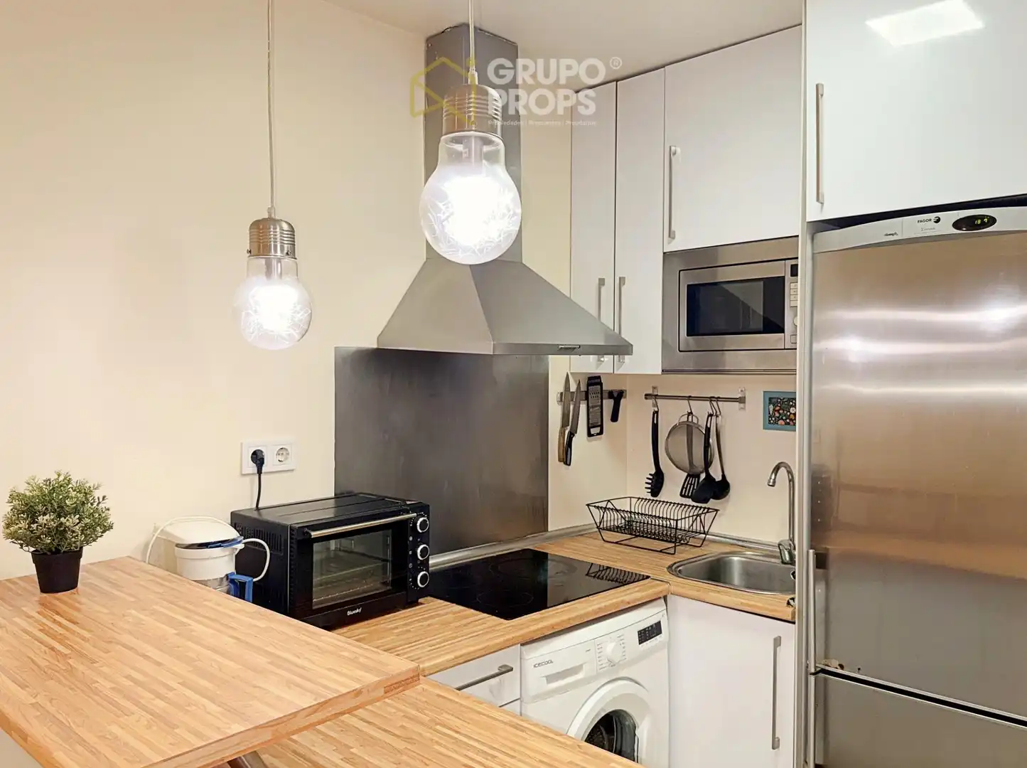 Cocina de Piso en venta en Madrid con Calefacción, Terraza y Amueblado