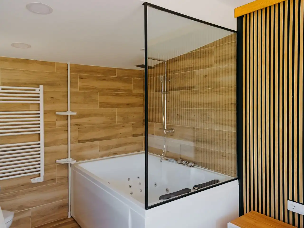 Badezimmer von Wohnung zur Miete in Castell d'Aro, Platja d'Aro i s'Agaró mit Klimaanlage und Terrasse