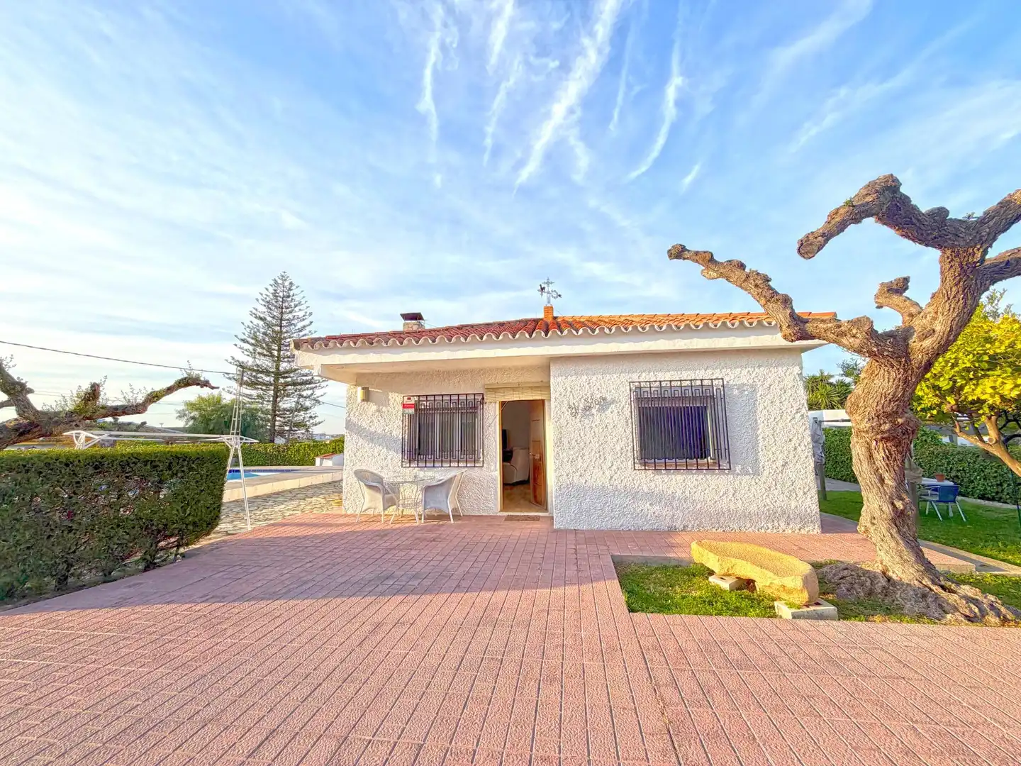 Vista exterior de Casa o xalet en venda en Espartinas amb Piscina comunitària