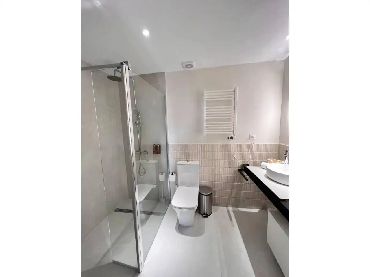 Badezimmer von Wohnung zum Verkauf in L'Hospitalet de Llobregat mit Klimaanlage, Heizung und Parkett