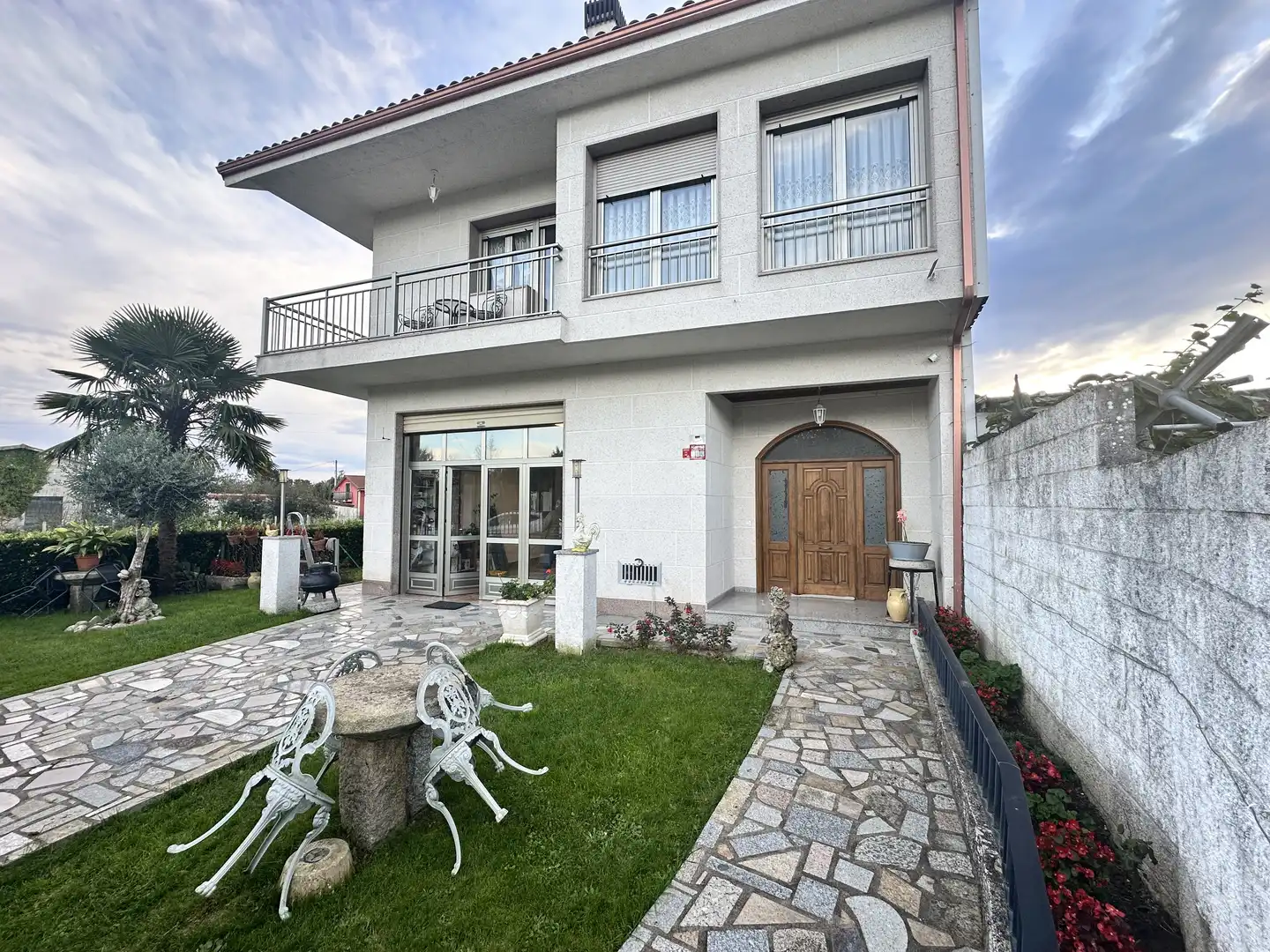 Vista exterior de Casa o chalet en venta en O Carballiño   con Calefacción, Jardín privado y Parquet