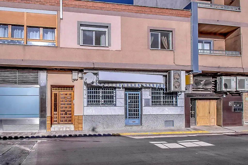Vista exterior de Local en venta en Valdepeñas