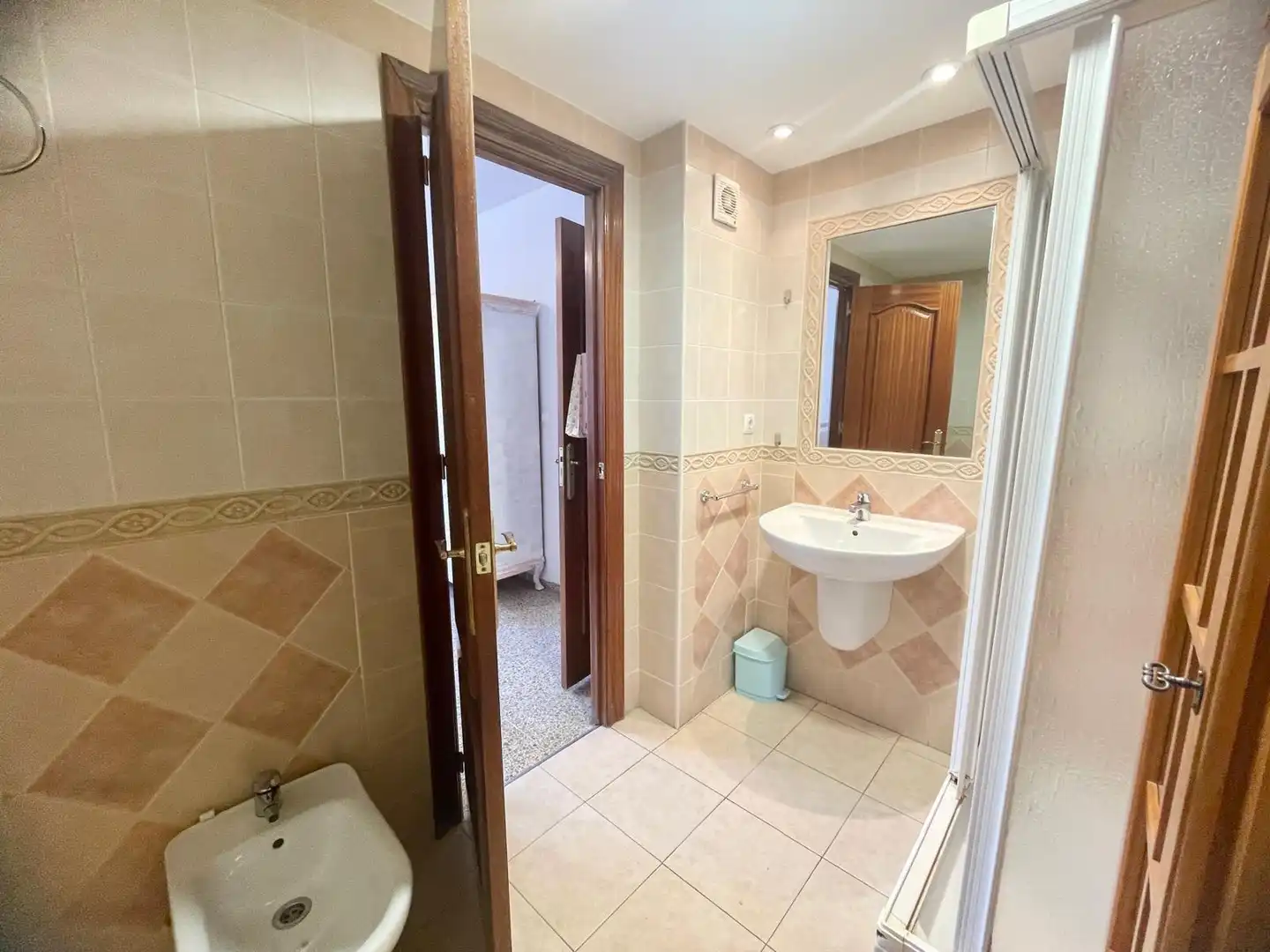 Bathroom of Flat for rent in Granada  with Furnished and Balcony